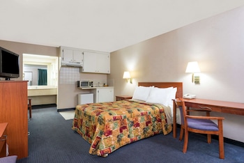 Room, 1 King Bed, Smoking