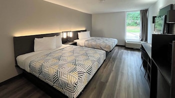 Deluxe Room, 2 Queen Beds, Non Smoking