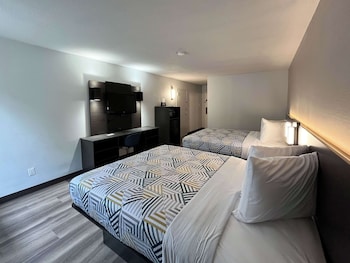 Deluxe Room, 2 Queen Beds, Non Smoking