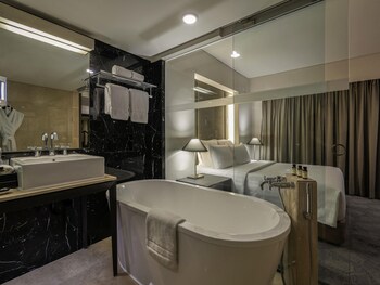 Deluxe Room, 1 King Bed