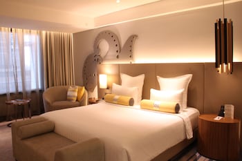 Deluxe Room, 1 King Bed (Grand)