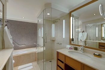 Executive Suite, 1 King Bed (Landmark)