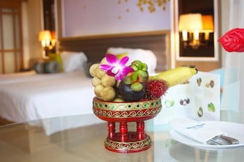 Executive Suite, 1 King Bed (Landmark)