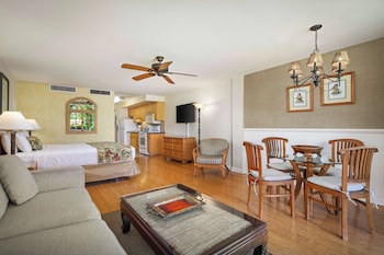 Deluxe Studio (Oceanside)