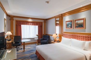 Standard Room, 1 King Bed, Club Lounge Access