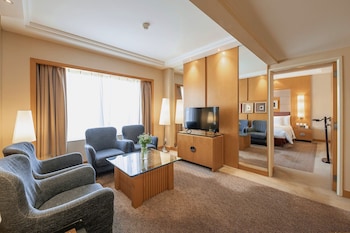 Suite, 1 King Bed, Club Lounge Access
