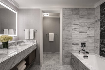 Premier Room, 1 King Bed