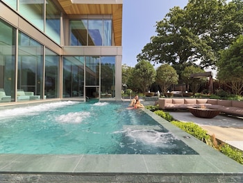 Corner Suite with access to The Club at Cottonmill Spa