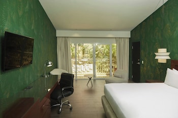 Room, 1 King Bed, Pool View
