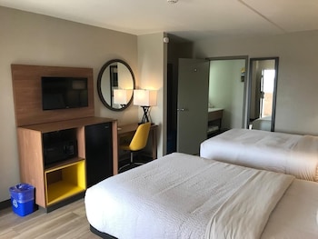 Room, 2 Double Beds, Accessible, Non Smoking (Mobility Bathtub w/Grab Bars)