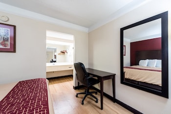 Deluxe Room, 2 Queen Beds, Non Smoking