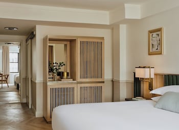 Premium Room, 1 King Bed, City View