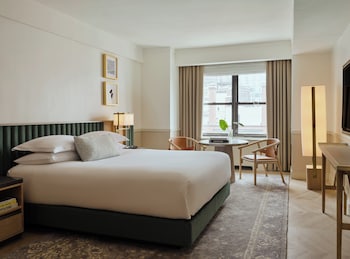 Premium Room, 1 King Bed, City View