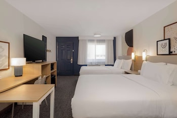 Room, 2 Queen Beds, Accessible, Bathtub (Mobility & Hearing)
