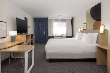 Room, 1 King Bed, Accessible (Hearing)