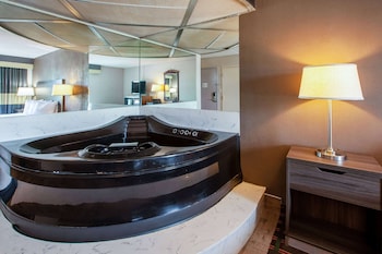 Deluxe Studio Suite, 1 King Bed, Non Smoking