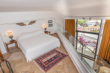 Signature Suite, Terrace, Sea View