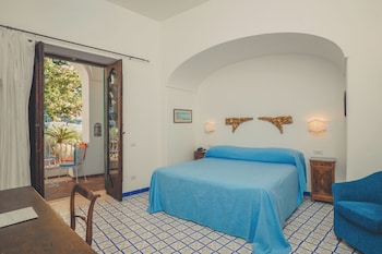Standard Double or Twin Room, Terrace, Garden View