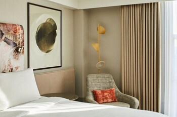 Deluxe Room, 1 Queen Bed