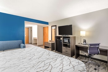 Standard Room, 1 King Bed, Accessible, Refrigerator & Microwave
