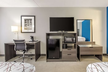 Standard Room, 2 Queen Beds, Non Smoking, Refrigerator & Microwave (Larger Room)