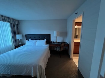 Executive Suite, 1 King Bed, Executive Level
