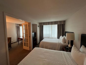 Deluxe Suite, Multiple Beds