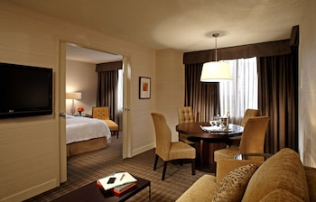 Executive Suite, 1 King Bed with Sofa bed, Executive Level