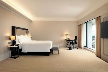 King Deluxe Family Room