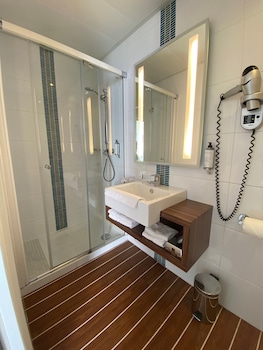 Standard Double Room, 1 Queen Bed
