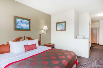 Business Studio Suite, 1 King Bed with Sofa bed, Non Smoking