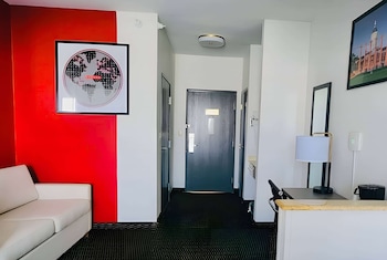 Studio Suite, 1 King Bed with Sofa bed, Non Smoking