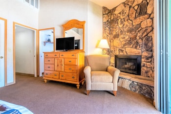 Condo, 2 Bedrooms (Lake Front, Non-AC)