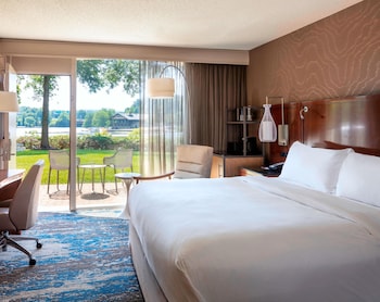 Room, 1 King Bed, Non Smoking, Patio