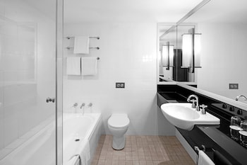 Double Room with Club Lounge Access (Opera House View)