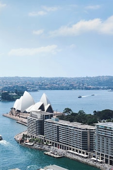 Double Room with Club Lounge Access (Opera House View)