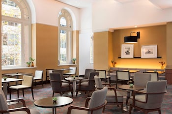 Double Room with Club Lounge Access (Opera House View)
