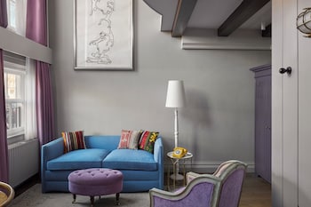 Room (Generous Queen Canal View)