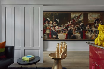 Suite (Art Collectors)