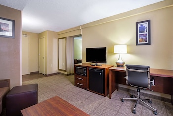 Suite, 1 Queen Bed with Sofa bed, Non Smoking