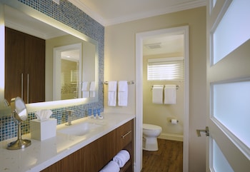 Suite, 1 Bedroom (King, Gulf View)
