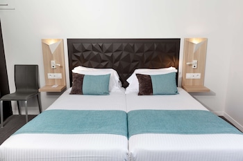 Comfort Room, 1 Double Bed, River View (Twin bed on request)