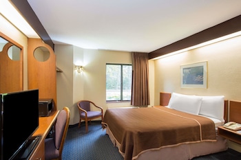 Standard Room, 1 King Bed, Accessible
