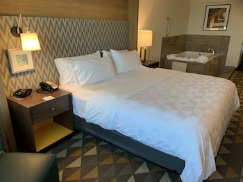 Standard Room, 1 King Bed, Jetted Tub