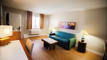 Suite, 2 Queen Beds, Non Smoking (Upgrade)