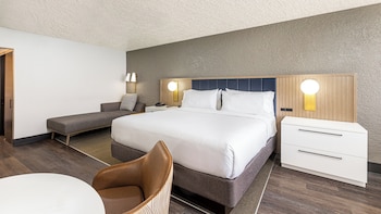 Standard Room, 1 King Bed, Oceanfront (Top Floor)