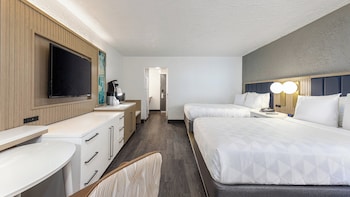 Standard Room, 2 Queen Beds, Accessible (Access Tub)