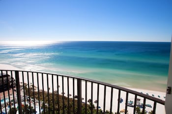 Standard Room, 1 King Bed, Oceanfront (Top Floor)