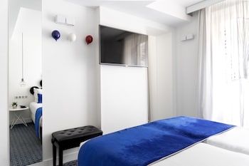 Twin Room - Complimentary soft minibar, courtesy tray, digital press, fitness, sauna