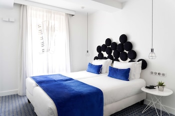 Twin Room - Complimentary soft minibar, courtesy tray, digital press, fitness, sauna